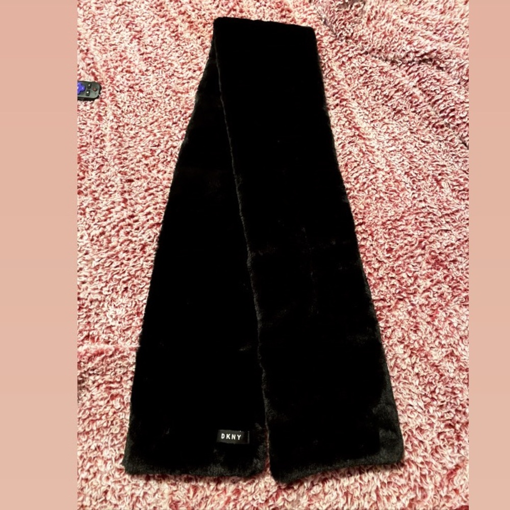 DKNY FUR WRAP NEVER USED BEAUTIFUL